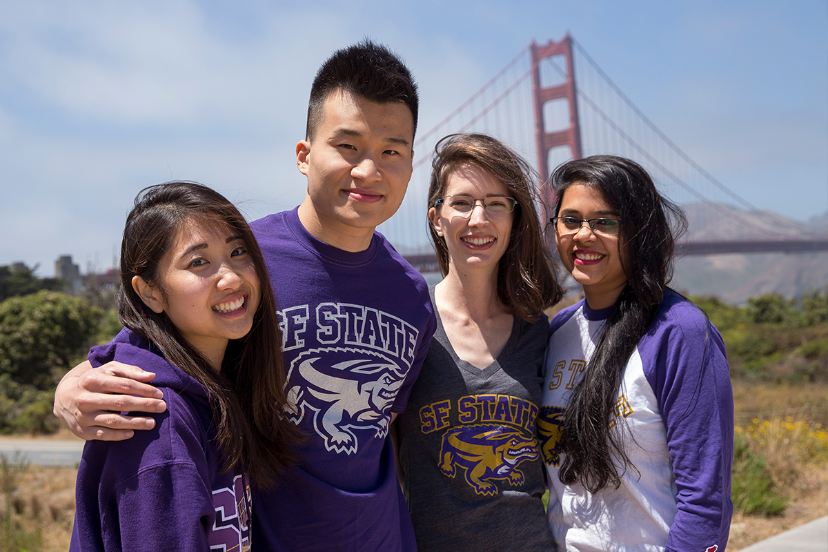 Students posing in front of the Golden Gate Bridge