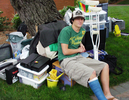 Photo of incoming freshman Matt Vandercook sitting with his belongings outside the dorms
