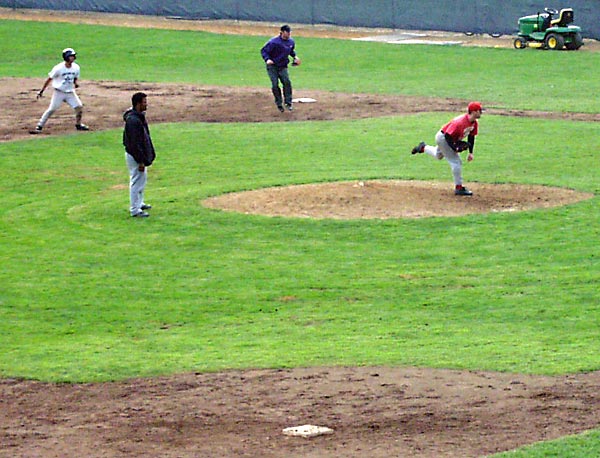 Photo of the SFSU baseball team practicing on Maloney Field