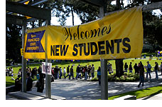 Photo of a sign from a previous Sneak Preview Day welcoming new students to campus