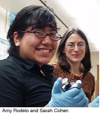 Amy Rodelo and Sarah Cohen in the laboratory